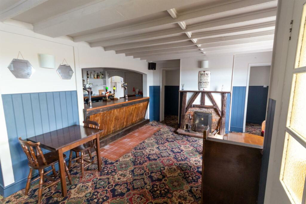 Large freehold pub with managers accommodation